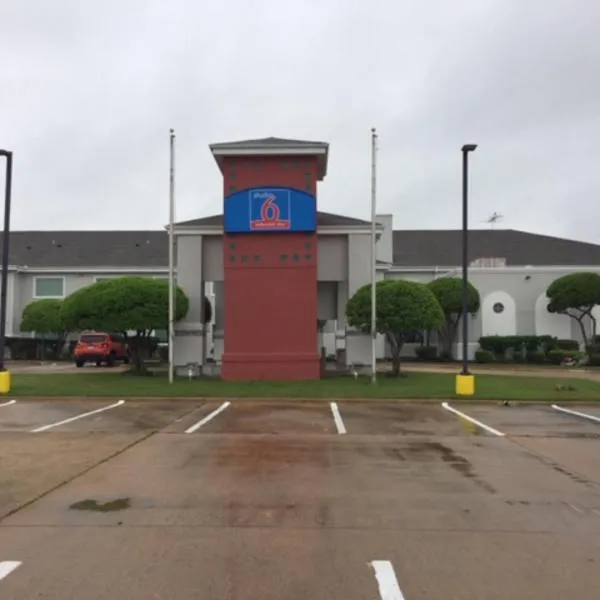 Studio 6 Burleson，位于伯利森的酒店