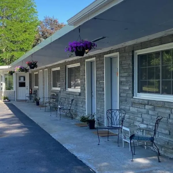 Nightshade Inn & Gardens，位于Camillus的酒店