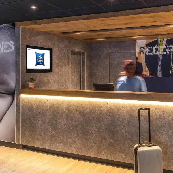 瓦伦西亚机场宜必思快捷酒店，位于马尼塞斯的酒店