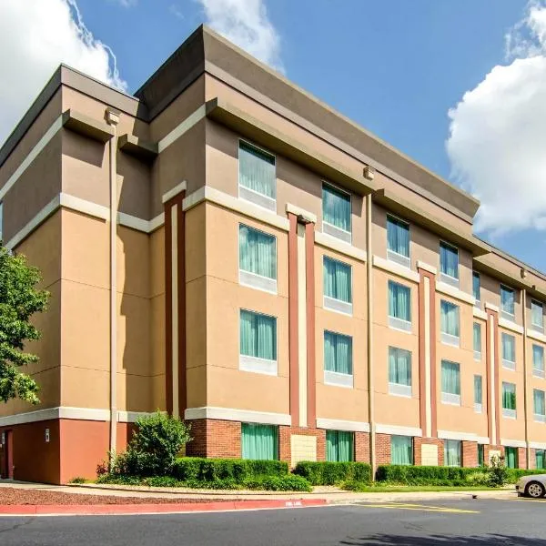 Comfort Suites Bentonville - Rogers，位于本顿维尔的酒店