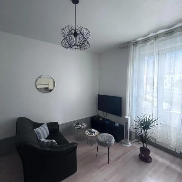 L azur jurassien appartement cosy avec terrasse，位于圣克洛德的酒店
