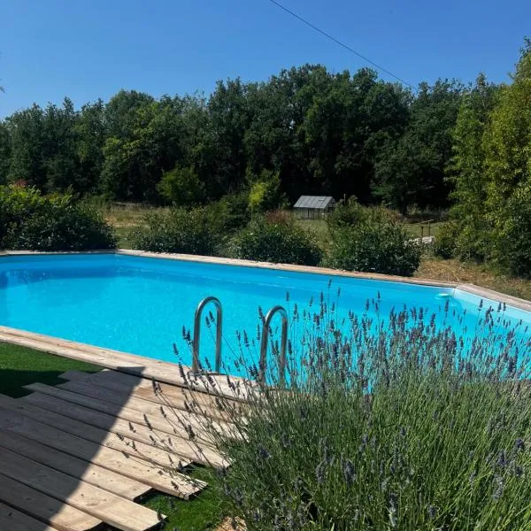 Mas des Lavandes avec vue & Piscine en Provence, 15 min des gorges du Verdon VAR，位于Tavernes的酒店