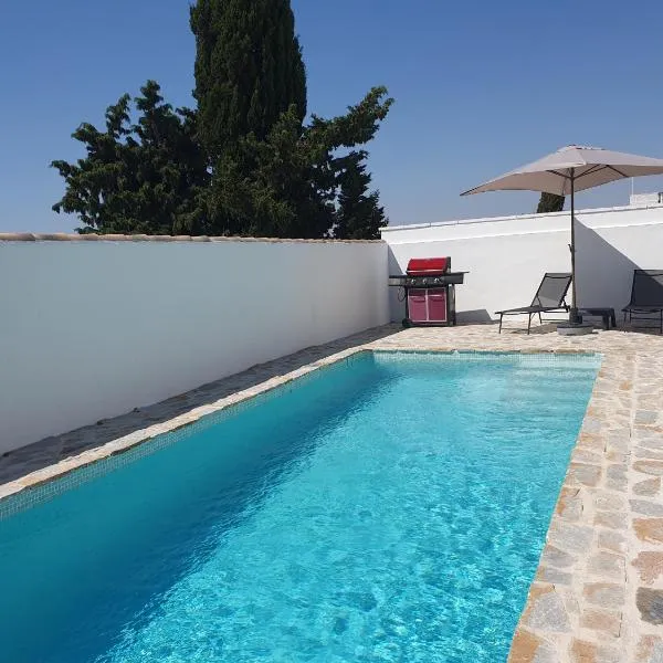 Chalet Laguna Rosa，位于托雷维耶哈的酒店