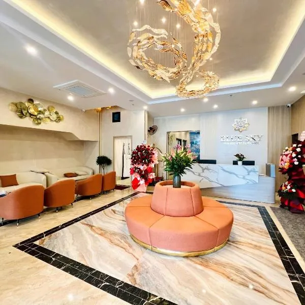 BLUE SKY NOI BAI HOTEL And POOL，位于内排的酒店