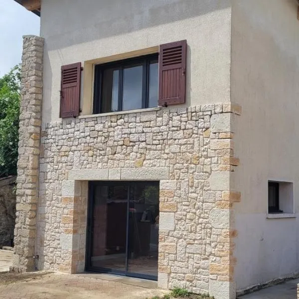 Gites dans les remparts à Dun sur Meuse，位于默兹河畔丹的酒店