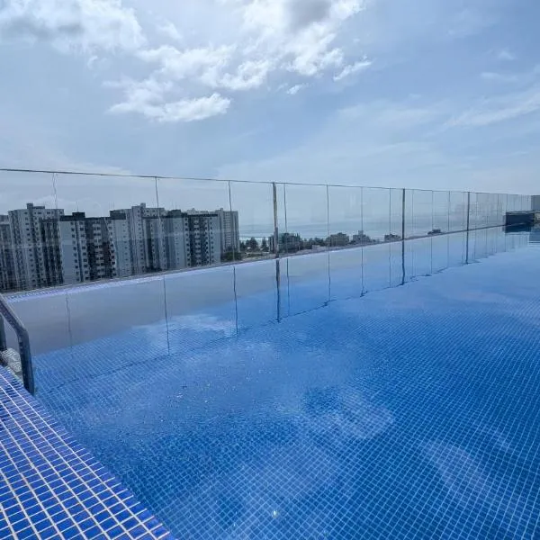 Luxury 3BR Apartment with Infinity Pool, Balcony n Gym，位于胡鲁马累的酒店