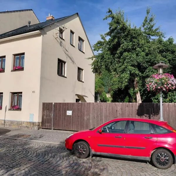 Apartmán na Trávnicích，位于图尔诺夫的酒店