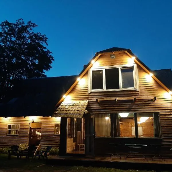 Holiday house Bajāru pirtiņa，位于Rucava的酒店