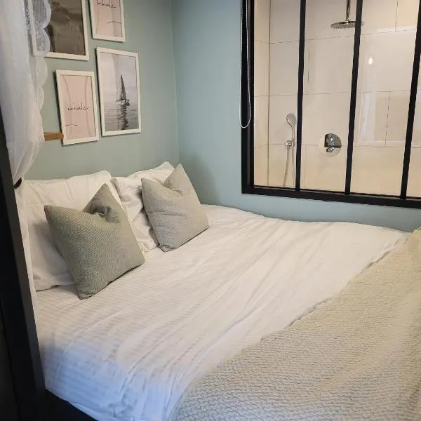 Appartement 1 met uitzicht op de waterkant van Op de Roemte，位于Baflo的酒店