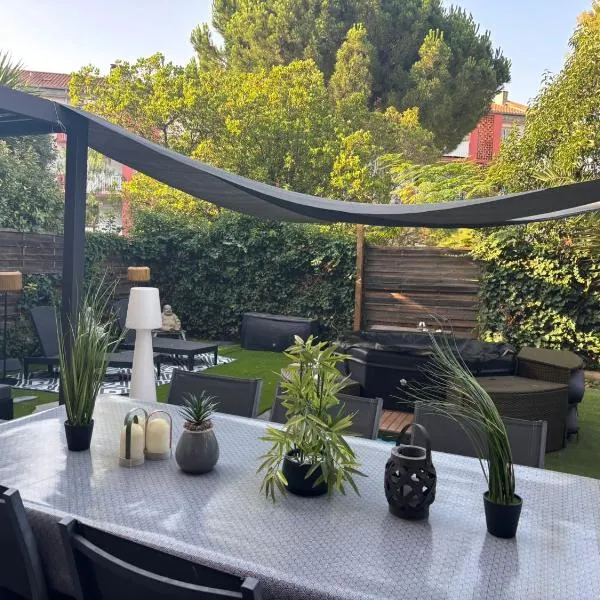 Havre de paix avec jardin et terrasse，位于拉特斯的酒店