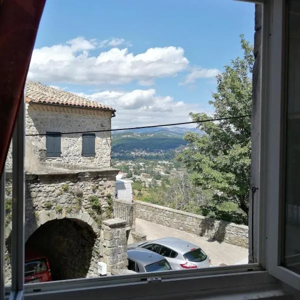 Studio tout équipé avec internet，位于欧布纳的酒店