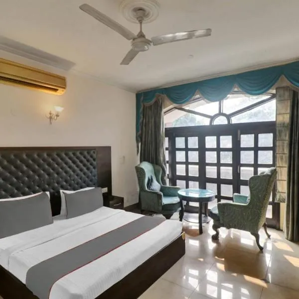 Hotel Lloyd Near Kalkaji Temple，位于新德里的酒店