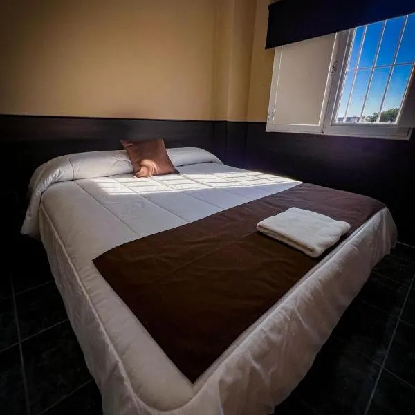 Hotel Carlos Trelew，位于特雷利乌的酒店