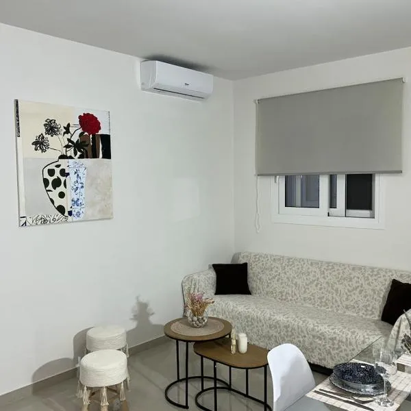 Cozy home next to Athens airport，位于科洛皮奥的酒店