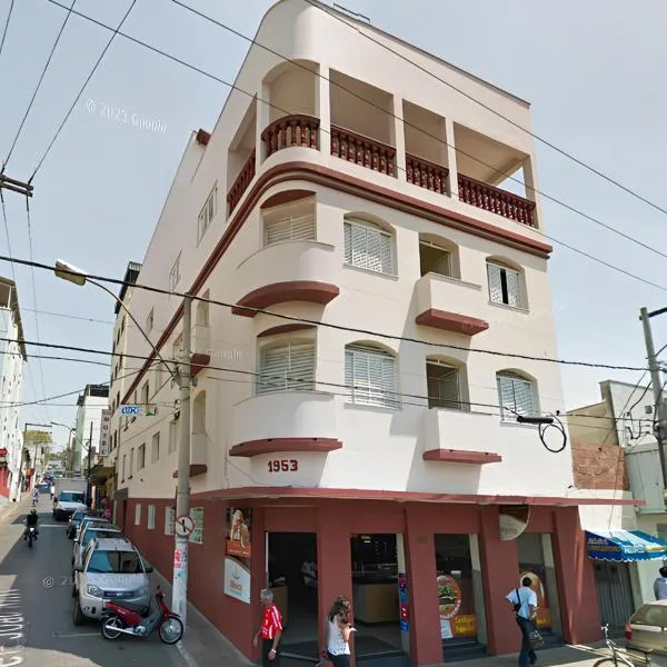 Elite Economy Hotel - Banheiro Compartilhado，位于帕拉迪米纳斯的酒店