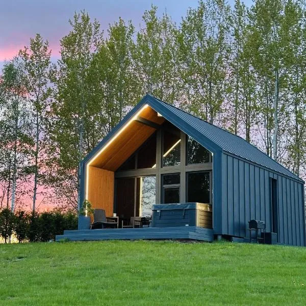 New! Sniegi design cabin with sauna and jacuzzi，位于马多纳的酒店
