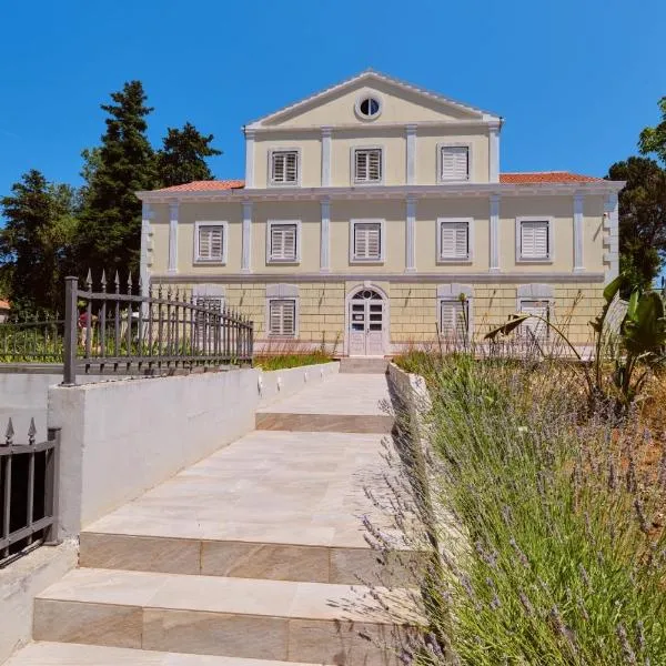Captain' s Villa Boutique Hotel，位于大洛希尼的酒店
