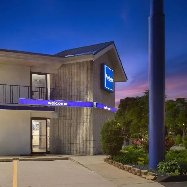 Travelodge by Wyndham Madison Heights MI，位于麦迪逊高地的酒店