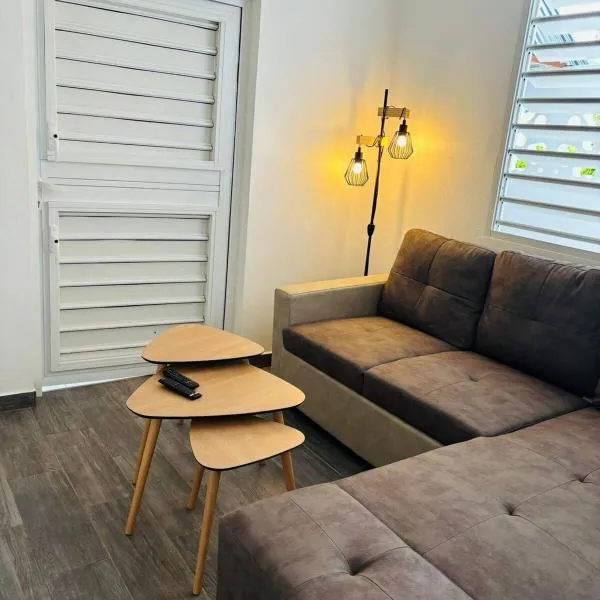 Tropikana 2-Bedroom Comfort House，位于Camp de Rémire的酒店