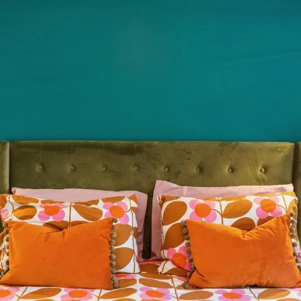 Tiny House with private Parking & Patio - central Brighton，位于布莱顿霍夫的酒店