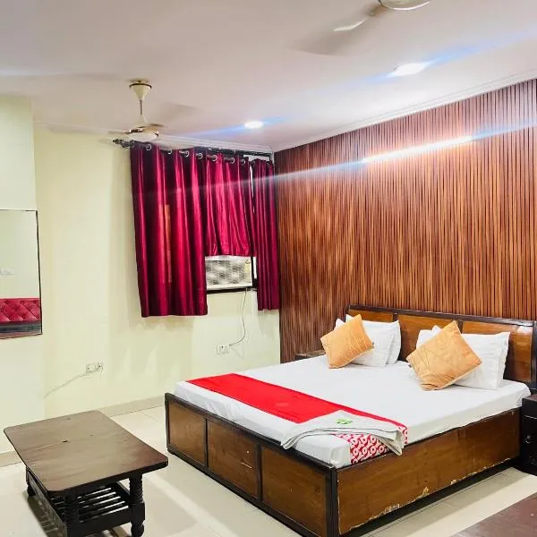 Hotel Imperial Inn - Karol Bagh，位于加姆布的酒店
