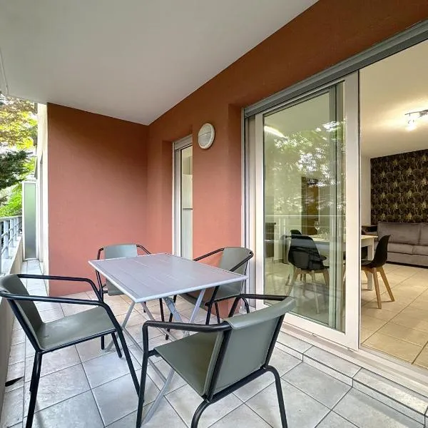 Cosy nid, terrasse & 2 parkings，位于昂蒂布的酒店