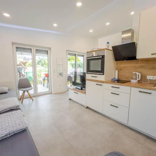 Neubau Wohnung mit Terrasse im EG，位于埃格尔斯巴赫的酒店