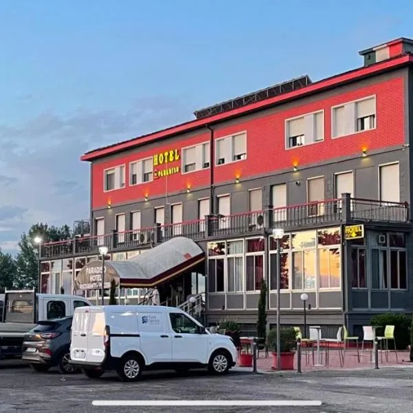 Hotel Paradiso，位于卡斯泰尔夫兰科埃米利亚的酒店