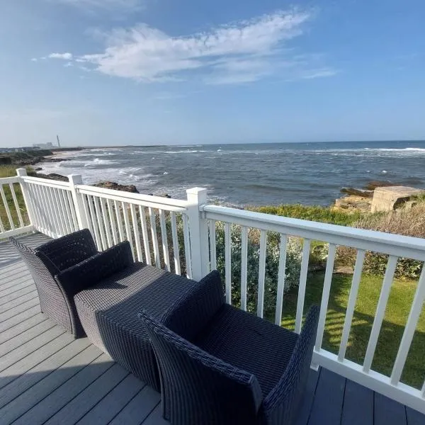 Sapphire at Churchpoint -panoramic sea views，位于滨海纽比金的酒店