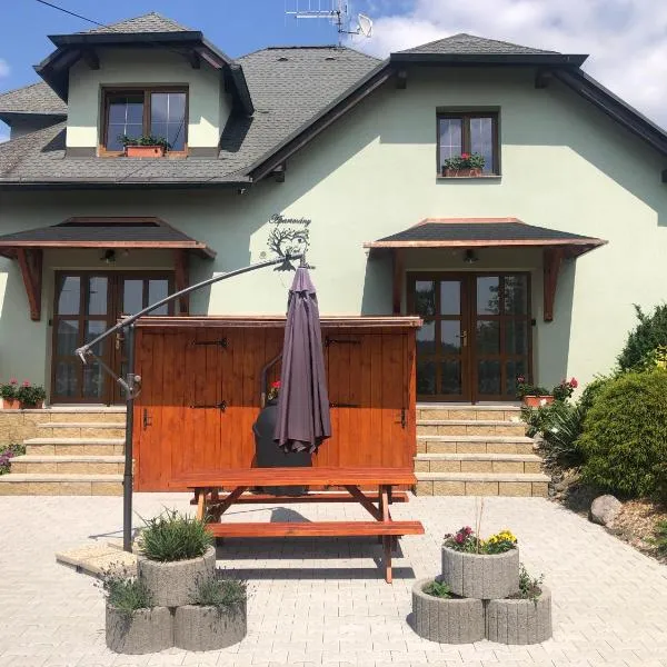 AP2, Hrubá Skála, Apartmány Nad Lípou，位于赫鲁巴斯卡拉的酒店