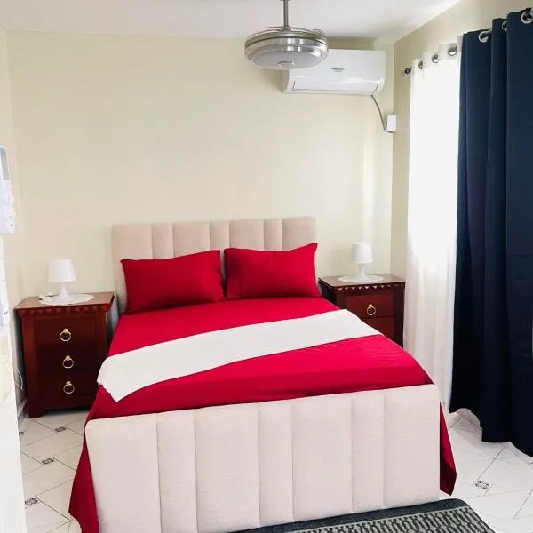 SANTIAGO CONFORT SUITe 2，位于圣地亚哥洛斯卡巴的酒店