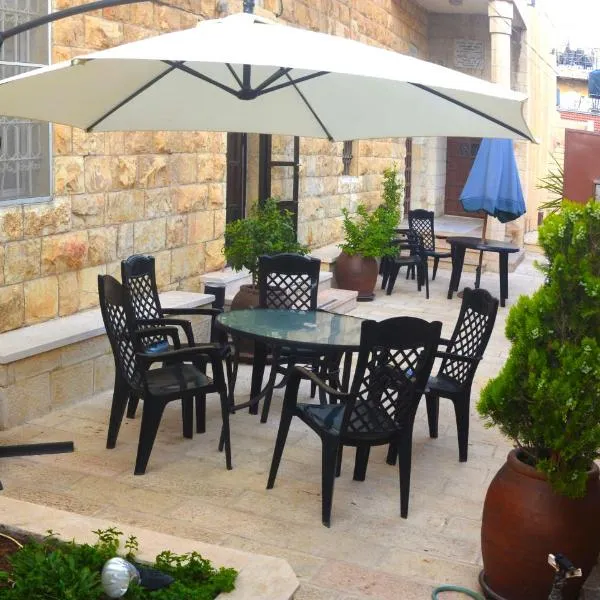 St Thomas Home's Guesthouse - Jerusalem，位于Abū Ghaush的酒店