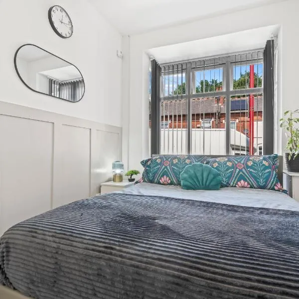 Free Parking ,Modern 4 bedrooms 10min from Birmingham city centre ideal for contractors ,Groups and Families，位于伯明翰的酒店
