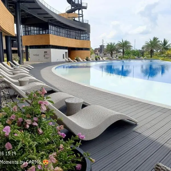 Beach Hive Seafront Villa at San Juan Batangas，位于八打雁的酒店