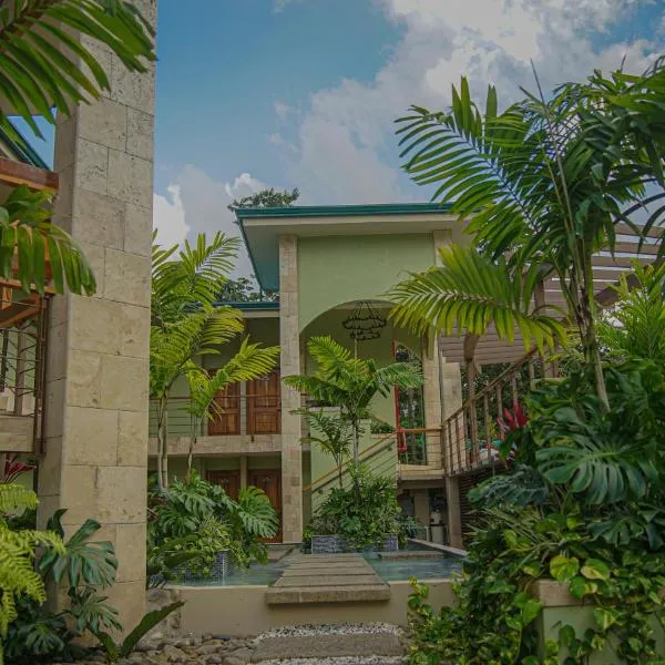 Hotel Mi Linda Tierra，位于Quesada的酒店
