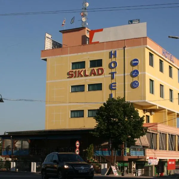 Hotel Siklad，位于莱什的酒店