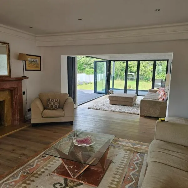 KW,4 Bedroom individual house，位于Longniddry的酒店