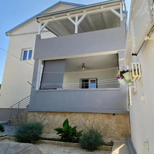 LuMar Holidays and Apartments，位于普莱克的酒店