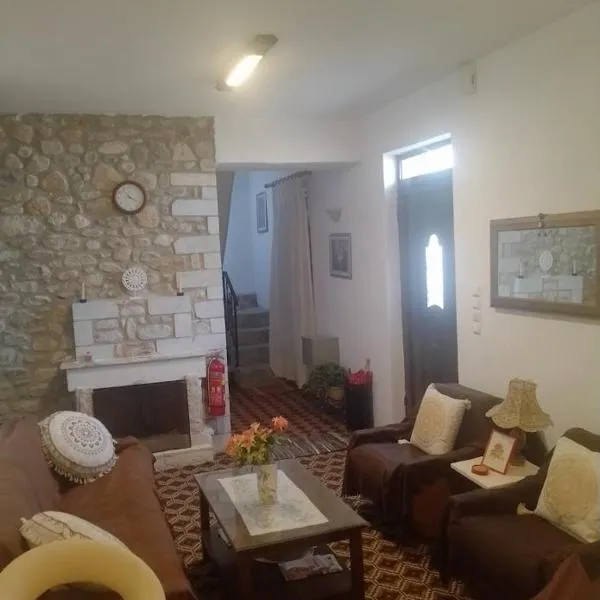 Efterpi's Tower House! εύ τέρπω she who brings joy，位于Toriza的酒店