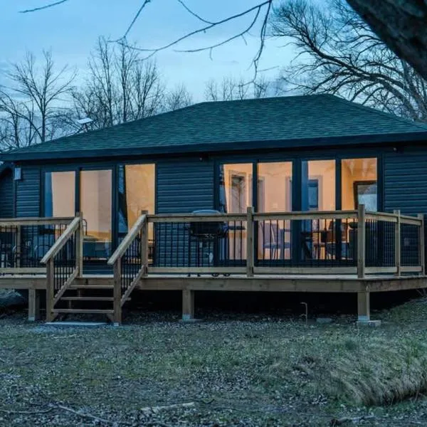 2-bedroom Lake Front Cottage in Harwood ON #4，位于Harwood的酒店