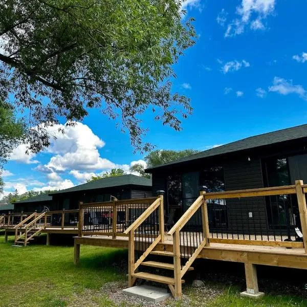 2-bedroom Lake Front Cottage in Harwood ON #7，位于Harwood的酒店
