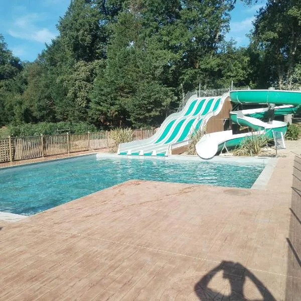 camping nature le Valenty mobil-home-Dordogne panoramique clim piscine，位于Soturac的酒店