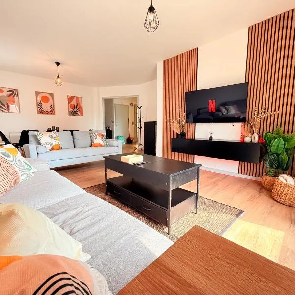 Maison rénové 10 prsn Parking privée & Balcon Proche Gare-Viotte，位于贝桑松的酒店