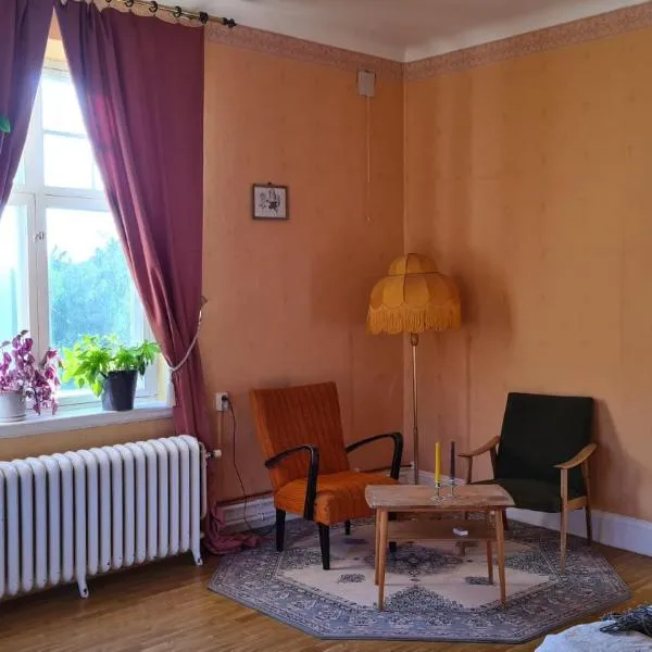 Blombacka bruks väg 12，位于Molkom的酒店