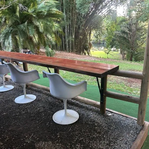 Bello BigRig Luxury Riverfront Escape Close to Town，位于贝林真的酒店