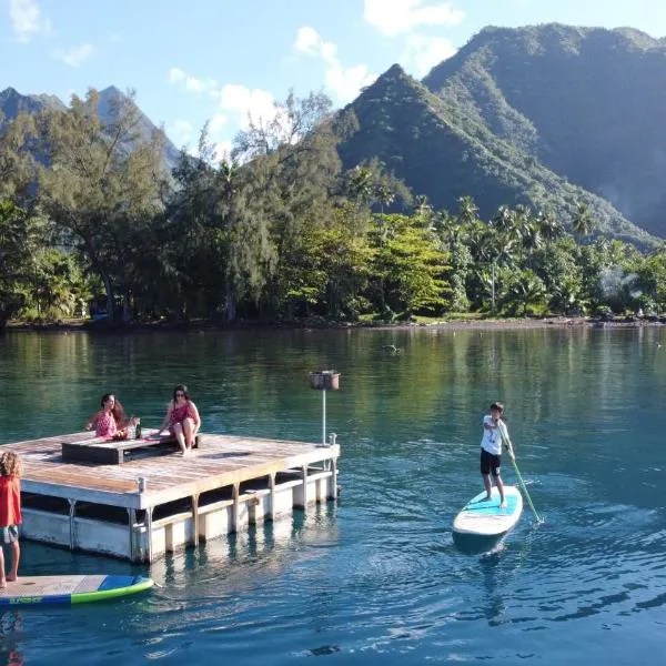tahiti-bungalow at Teahupoo: beachfront with pountoon and mini pool，位于Teahupoo的酒店