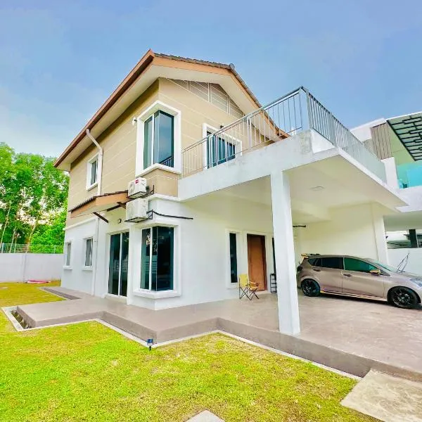 Embun Homestay Puchong SemiD 1-10Pax 6-7CarPark，位于普崇的酒店