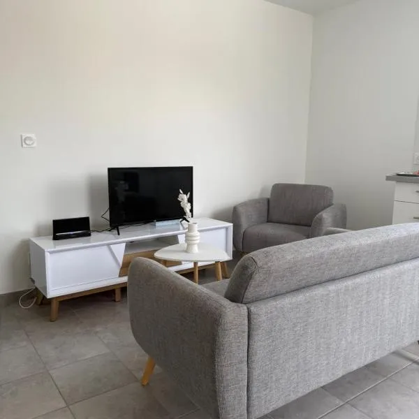 Appartement moderne et spacieux 3，位于卡尔邦布朗的酒店