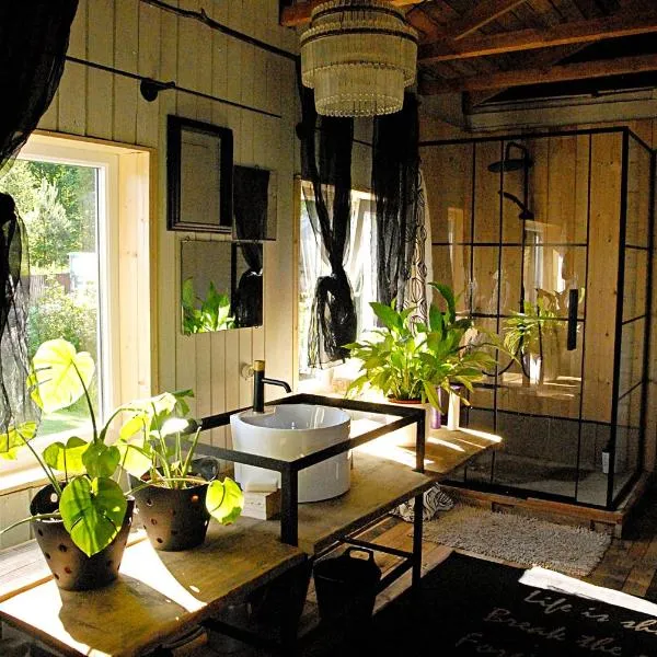 Pelēkā Māja, summer house for cosy stays，位于Brenguli的酒店