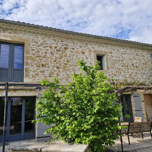 Grand mas provençal 4 chambres, dortoir 7 pers, idéal familles groupes, fraîcheur d'été，位于Montfaucon的酒店
